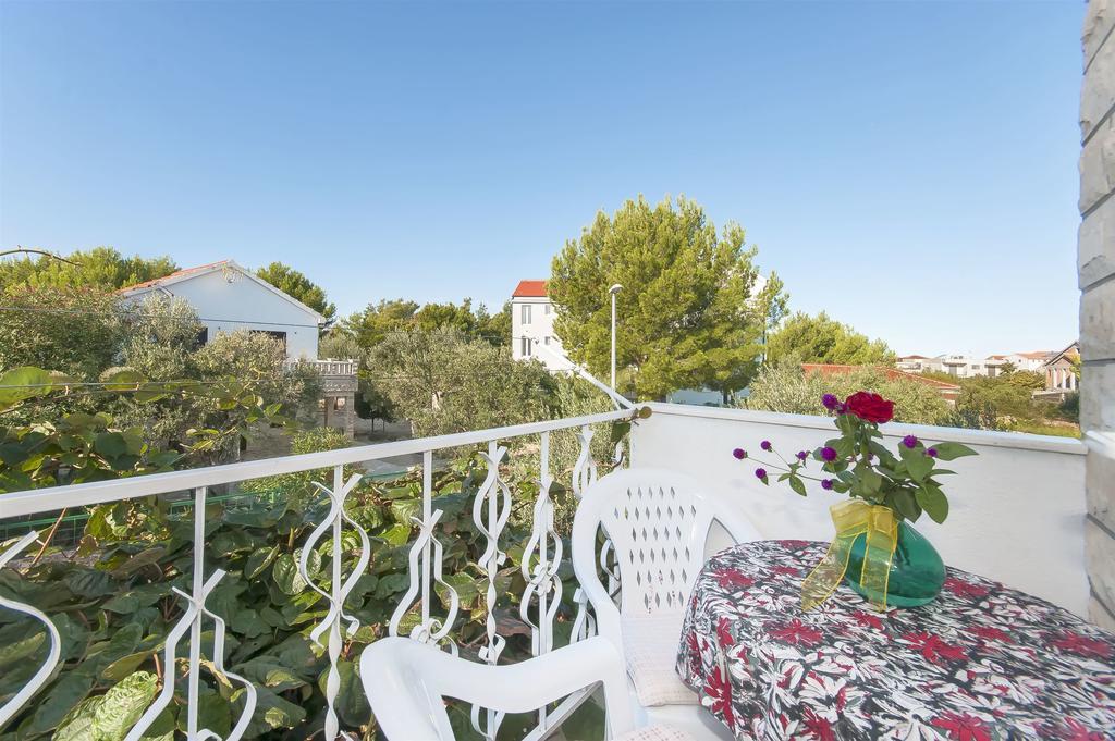 Apartments Karleusa 로고즈니차 외부 사진