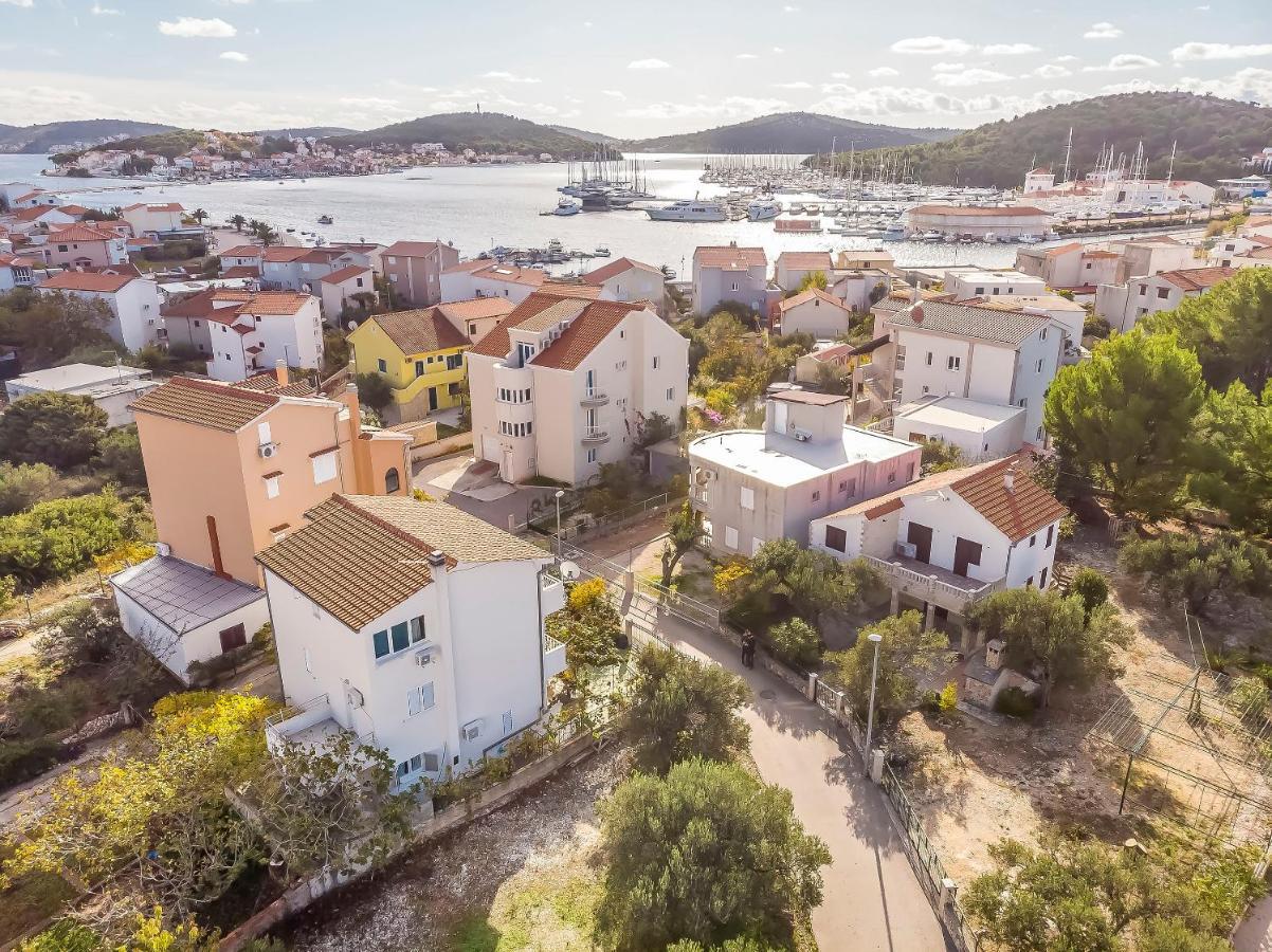Apartments Karleusa 로고즈니차 외부 사진